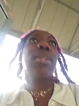 oliviaprettypussy webcam