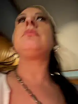 Milfshortcakes webcam