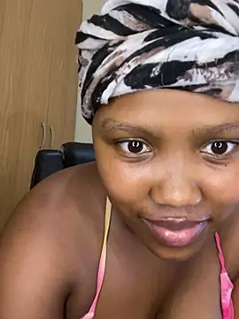 Prettiestheavenly webcam