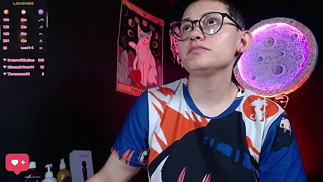 girl_intense444 webcam