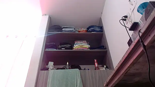 nicolle_milf1978 webcam