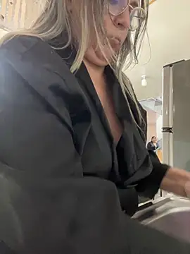 Lucy_Milf_474 webcam