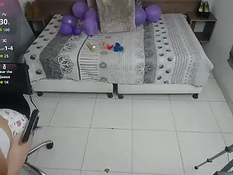 miss_charlott_18 webcam