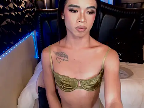 ItsurGirlMiana webcam