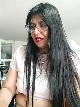 aisha_latina webcam