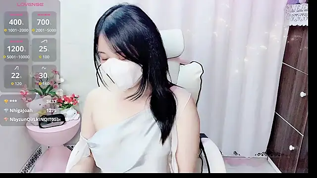 clover_nhi - Clover_Nhi's free webcam - UK Sex Cams