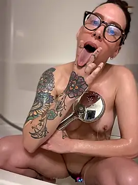 lil_martian's live cam