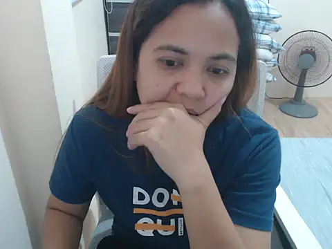 xTheLastVIRGINx webcam