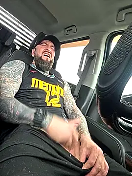 beardedtattood (Ask my age) - Let so sooo horny and Soo hard 😈😈