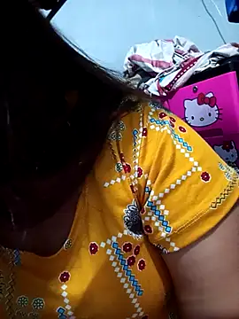 sweetbigtits19 webcam