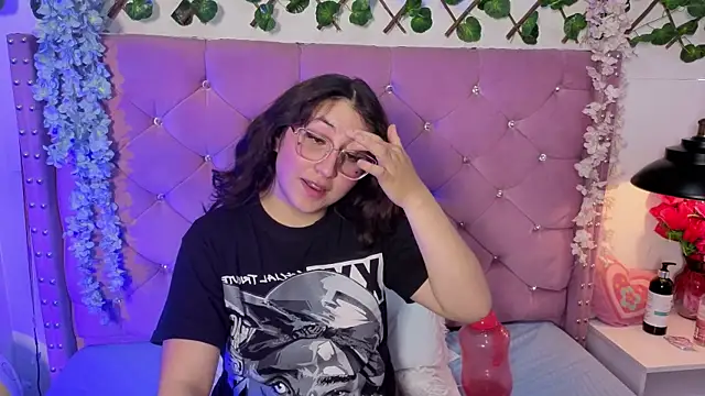 Maddie-LesYoux webcam