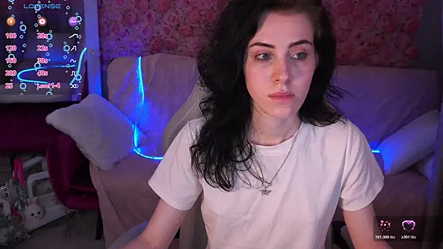 CurleyBlueEyes webcam