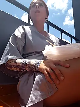 Nahiajhonson_ webcam