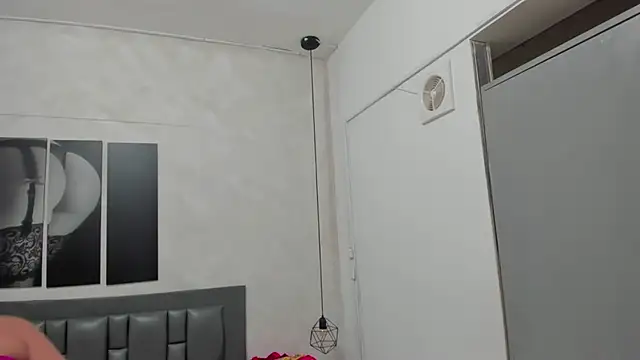 dakota_roussee webcam