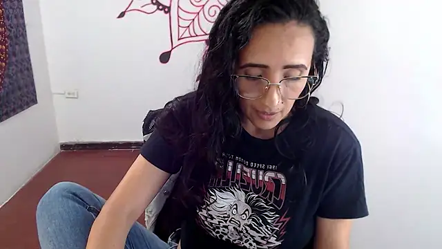 Lucyy_Naugthy webcam