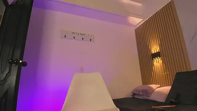 Miss_ElektraNova webcam