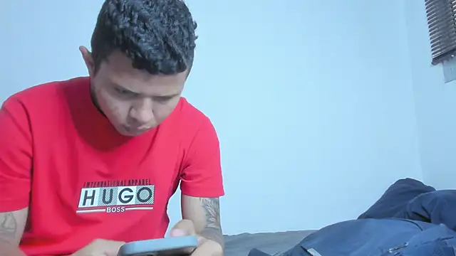 LatinsGuys2026 webcam