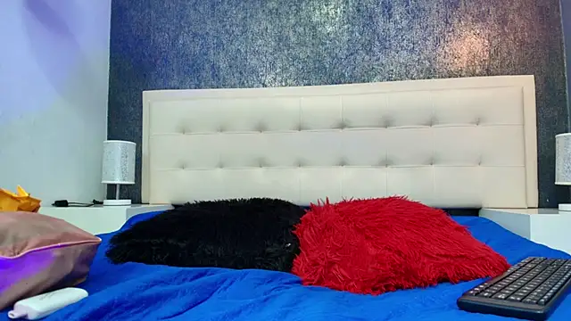 Cloeandtyfanny webcam