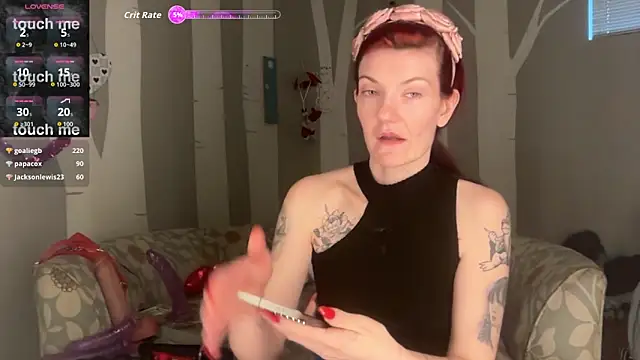 YourFavCanadianMILF webcam