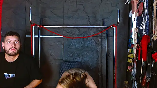 Master_kratos_and_Megan webcam