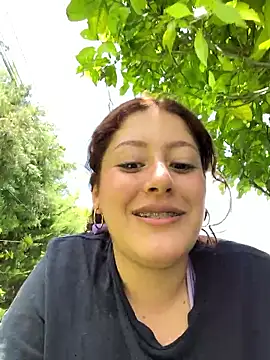 Amber_rosse_outdoors webcam