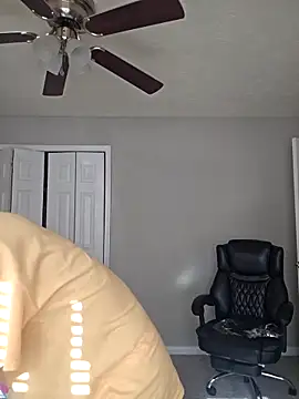 oliviaprettypussy webcam