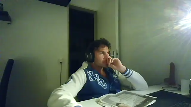 alpha-hunk - Alpha-hunk's free webcam - UK Sex Cams