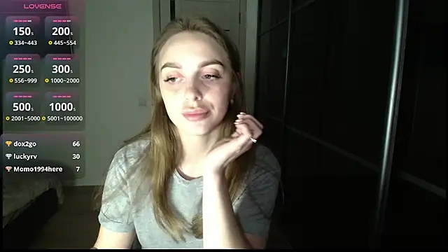 _julia_wonderful_ webcam