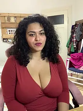 Curvydesifromgermany webcam