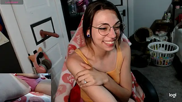 KierBearKisses webcam