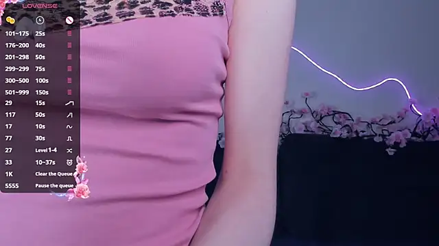 megan--chan (F teen) - Massage under bra