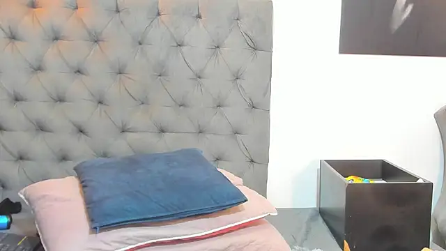 nahiroby_ebony webcam