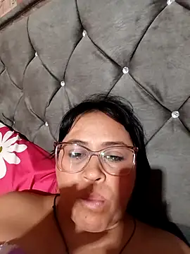 Dirty-Momm-Divorced-Hot