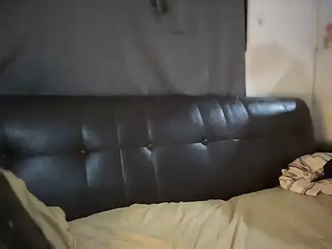 yourmommy_pia webcam