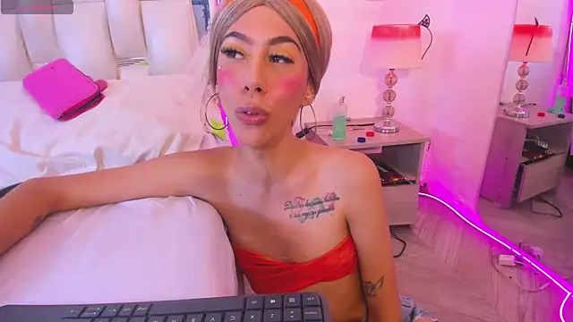 Darlyn_tenderhot__ webcam