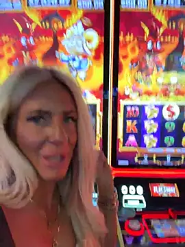 blondiluvsanal webcam