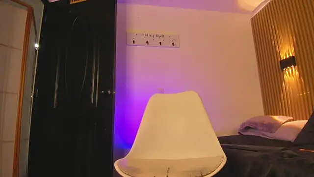 Miss_ElektraNova webcam