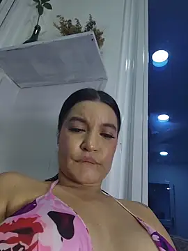 Pretty_Julieta webcam