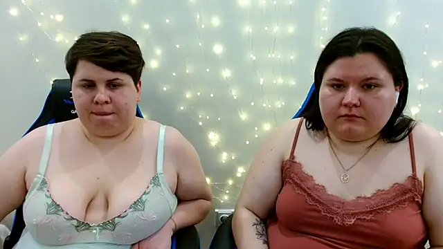 BeckyAndHellen webcam