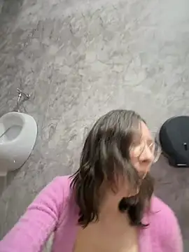 The_Snowwhitee webcam