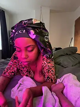 TheRealOshunQueen webcam