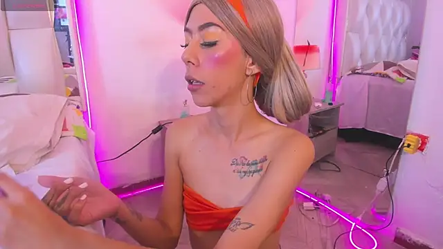 Darlyn_tenderhot__ webcam