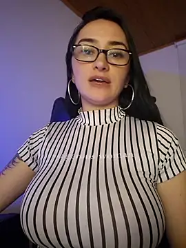 Webcam Model (preetypeach)  is live.Free join now!