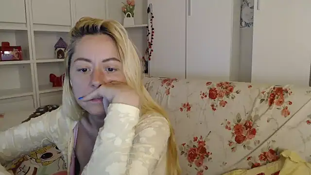 _karolynesyera_ webcam