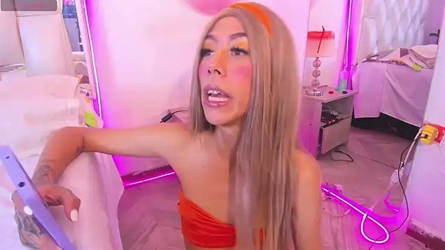 Darlyn_tenderhot__ webcam