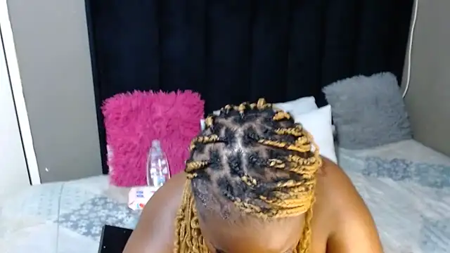 thickbarbie32 - THICKBARBIE32's free webcam - UK Sex Cams