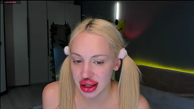 luna_beverly - Luna_Beverly's free webcam - UK Sex Cams