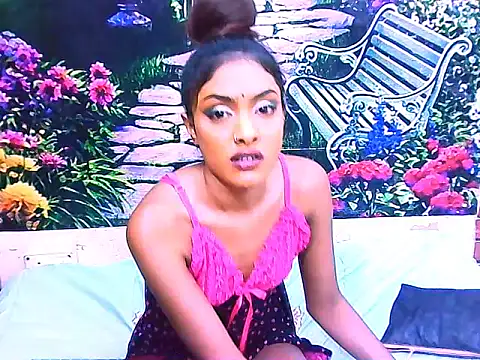 IndianPretty14u2Luv webcam