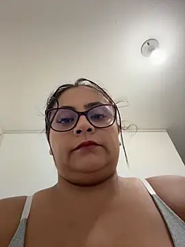 angie_e (Ask my age) - I suck my boss's cock 😈🤫