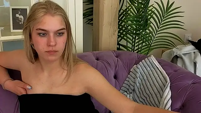 alinaliii - AlinaLiii's free webcam - UK Sex Cams